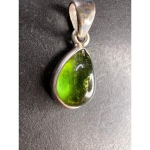 NEW Green tourmaline teardrop sterling silver pendant 1.74 grams
